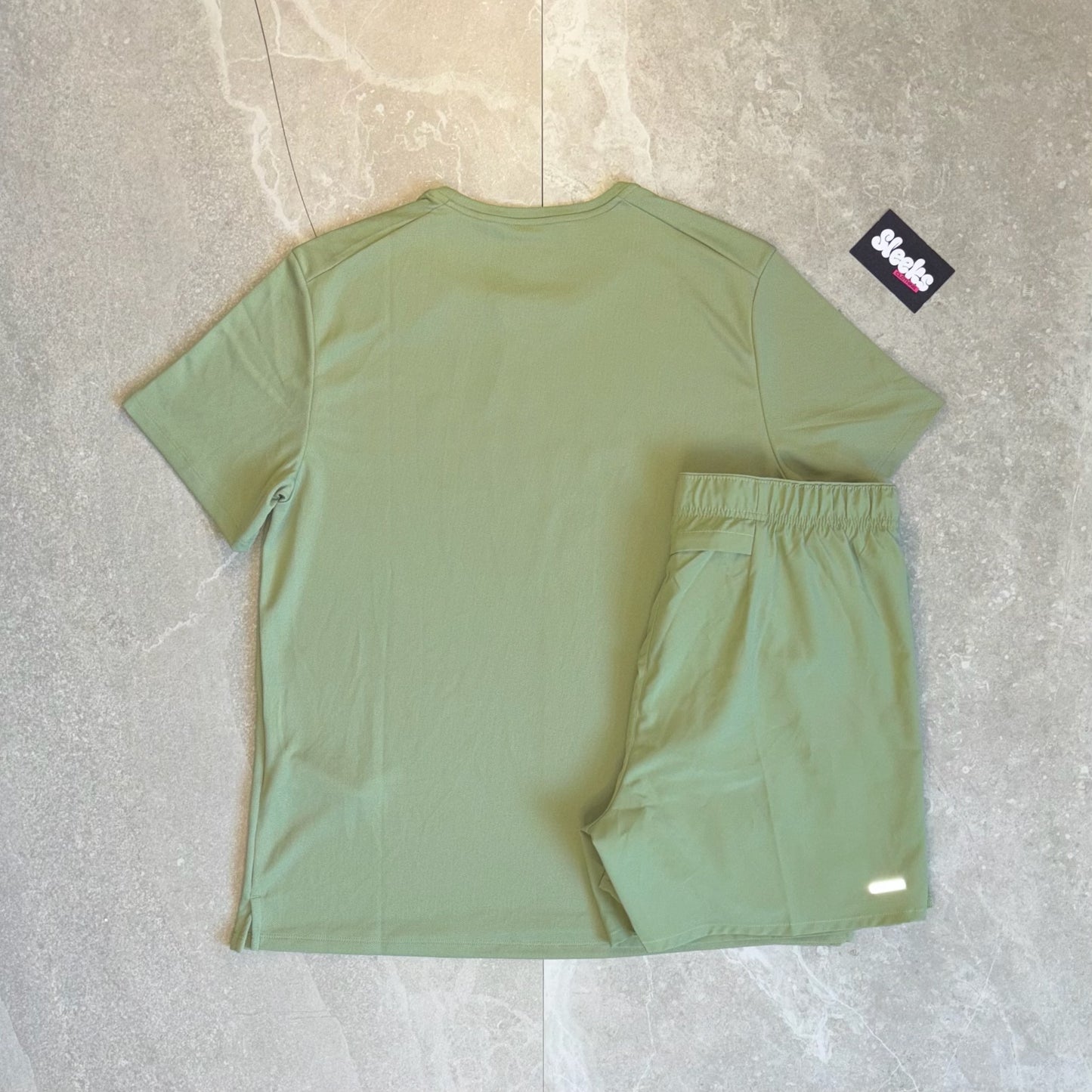 Nike Run DVSN Set Oil Green