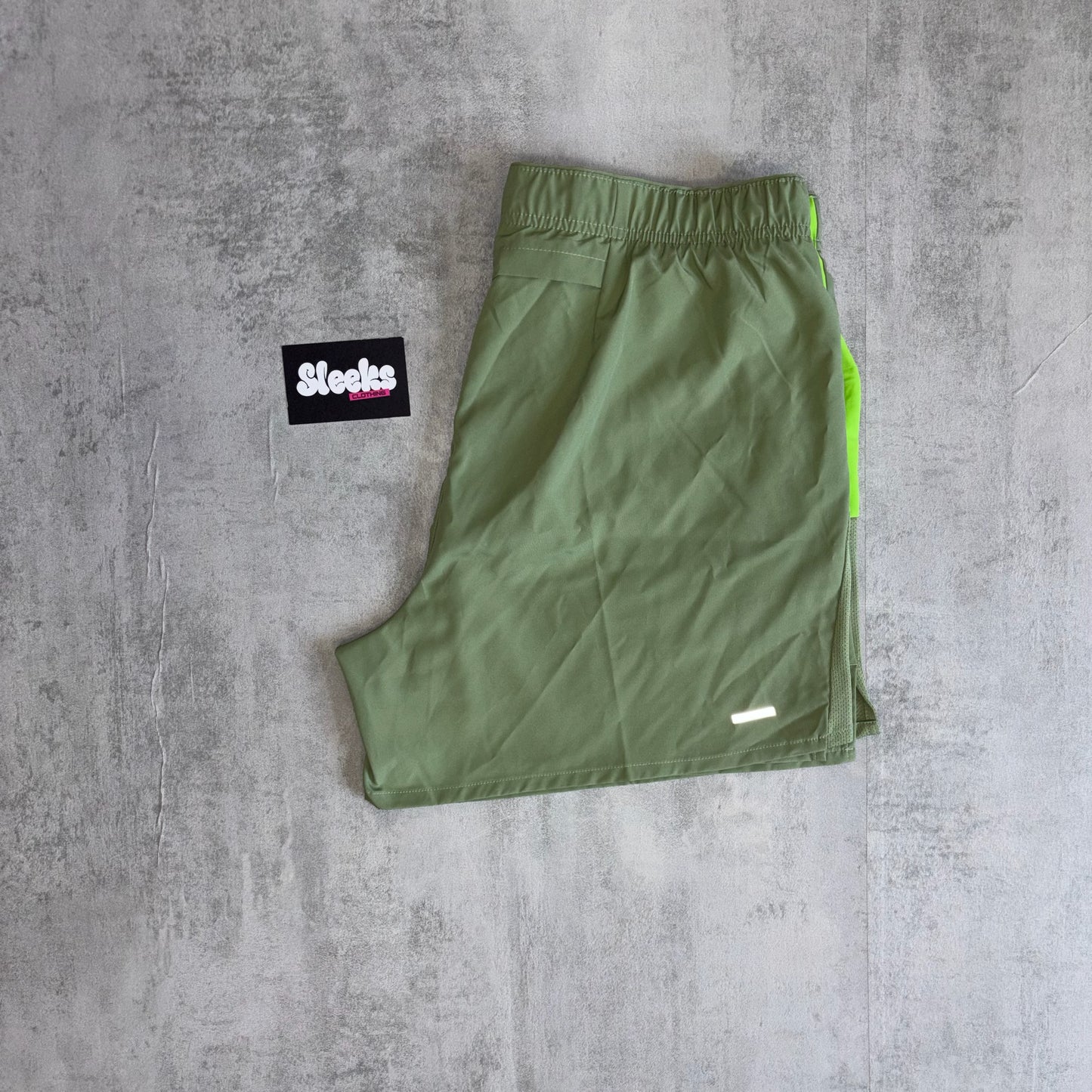 Nike Run DVSN Shorts Oil Green