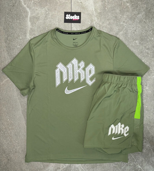 Nike Run DVSN Set Oil Green