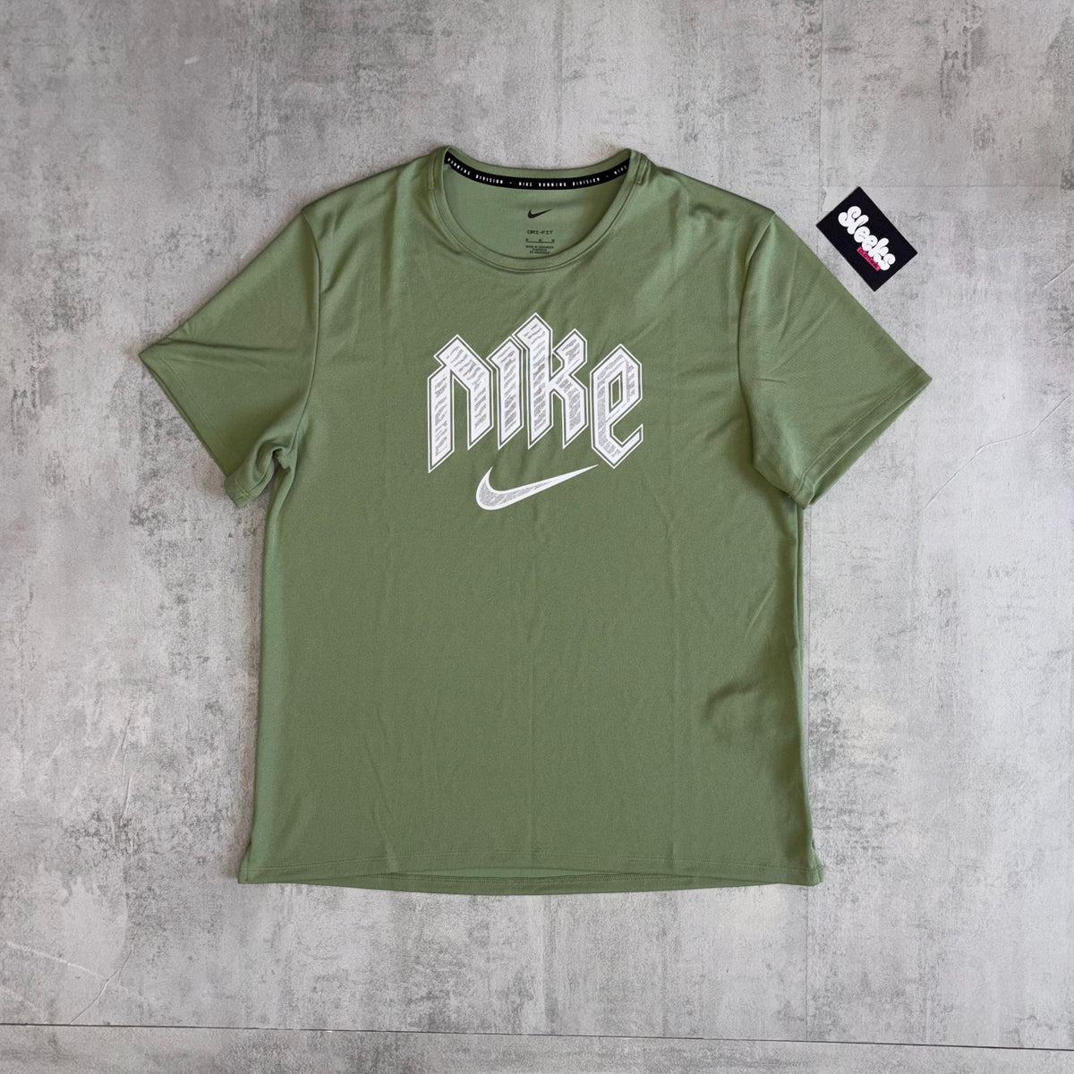 Nike Run DVSN Tee Oil Green