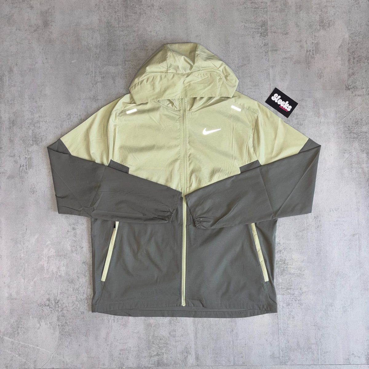 Nike Repel Windrunner Olive Aura