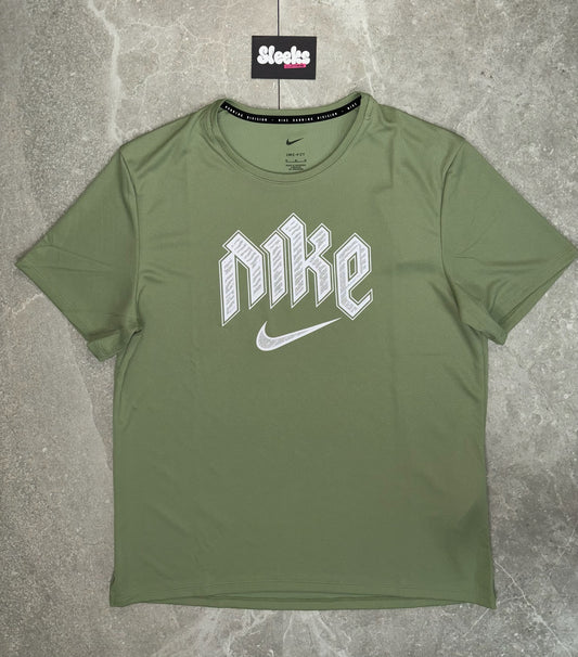 Nike Run DVSN Tee Oil Green