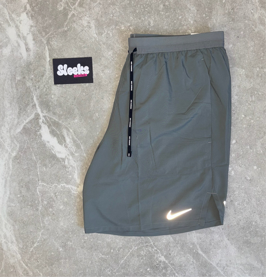 Nike Stride Shorts Grey