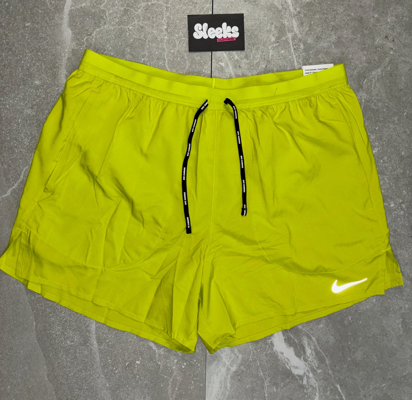 Nike Stride Shorts Bright Cactus