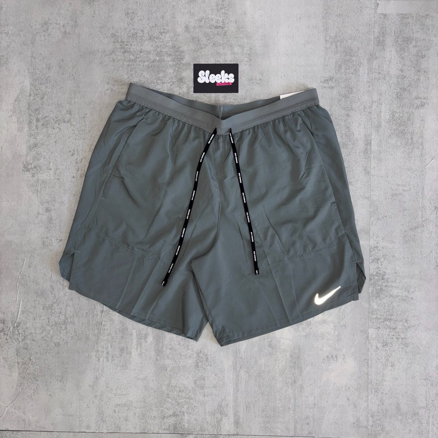 Nike Stride Shorts Grey