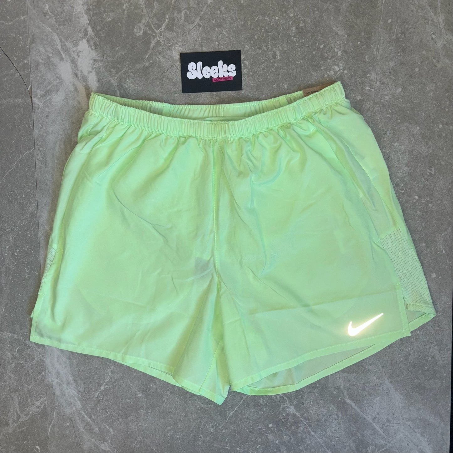 Nike Challenger Shorts Vapour Green
