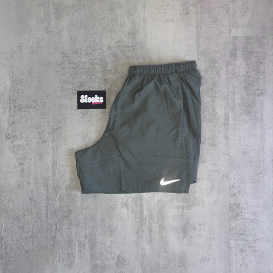 Nike Challenger Shorts Grey