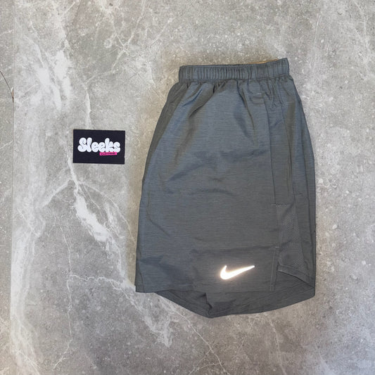 Nike Challenger Shorts Grey
