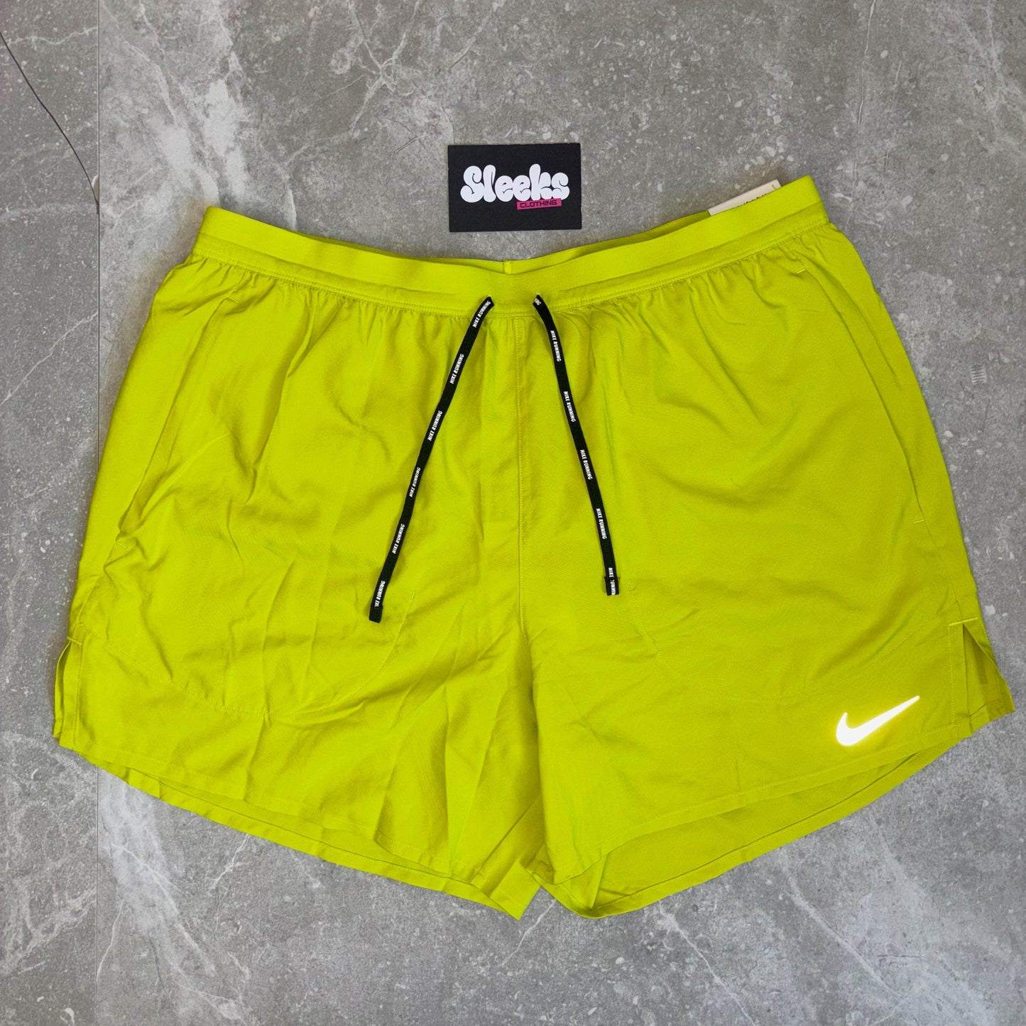 Nike Stride Shorts Bright Cactus