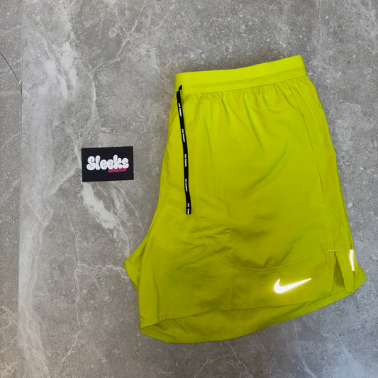 Nike Stride Shorts Bright Cactus