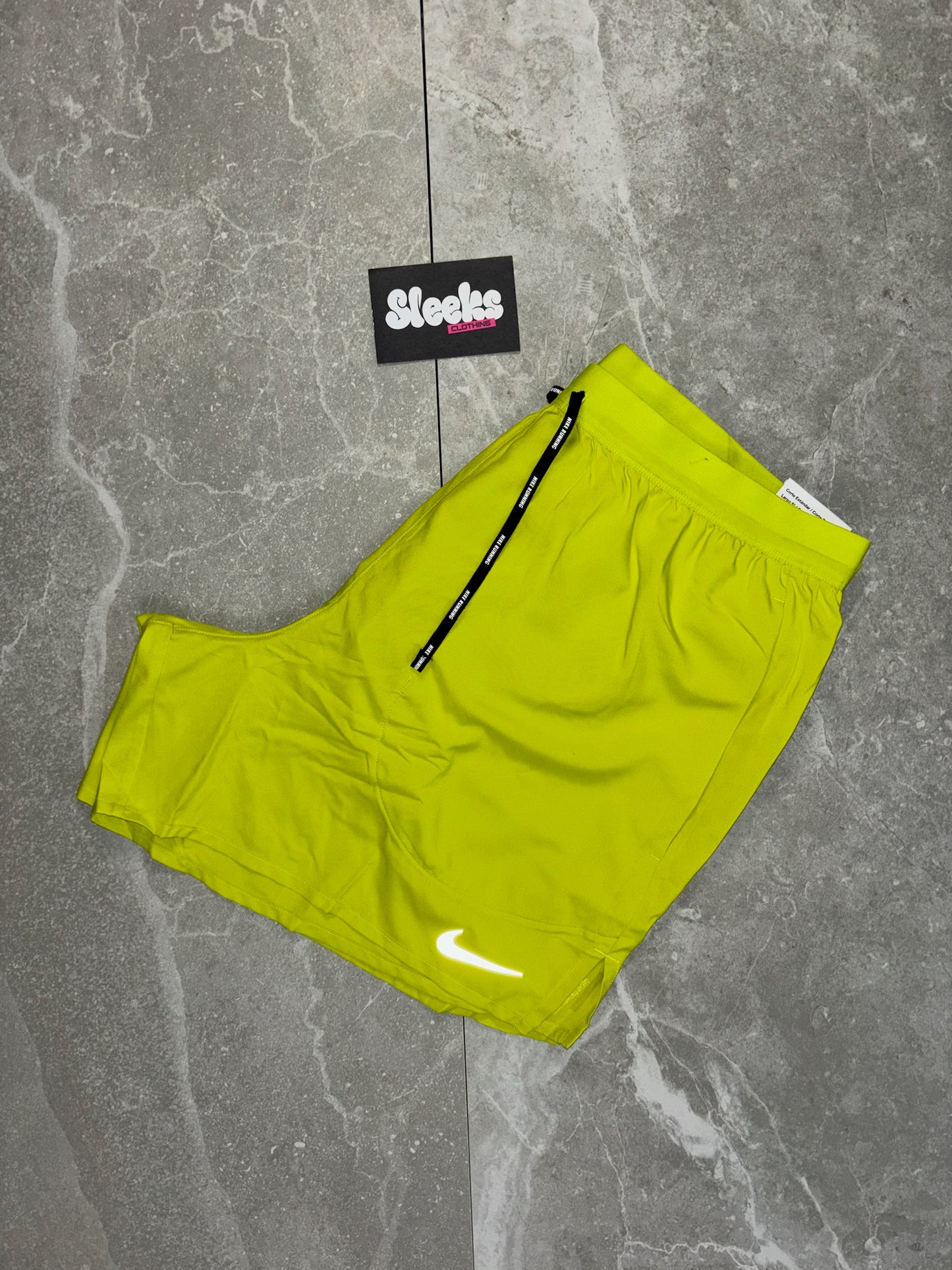 Nike Stride Shorts Bright Cactus