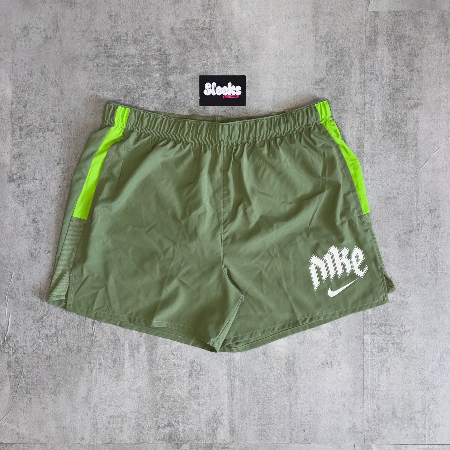 Nike Run DVSN Shorts Oil Green