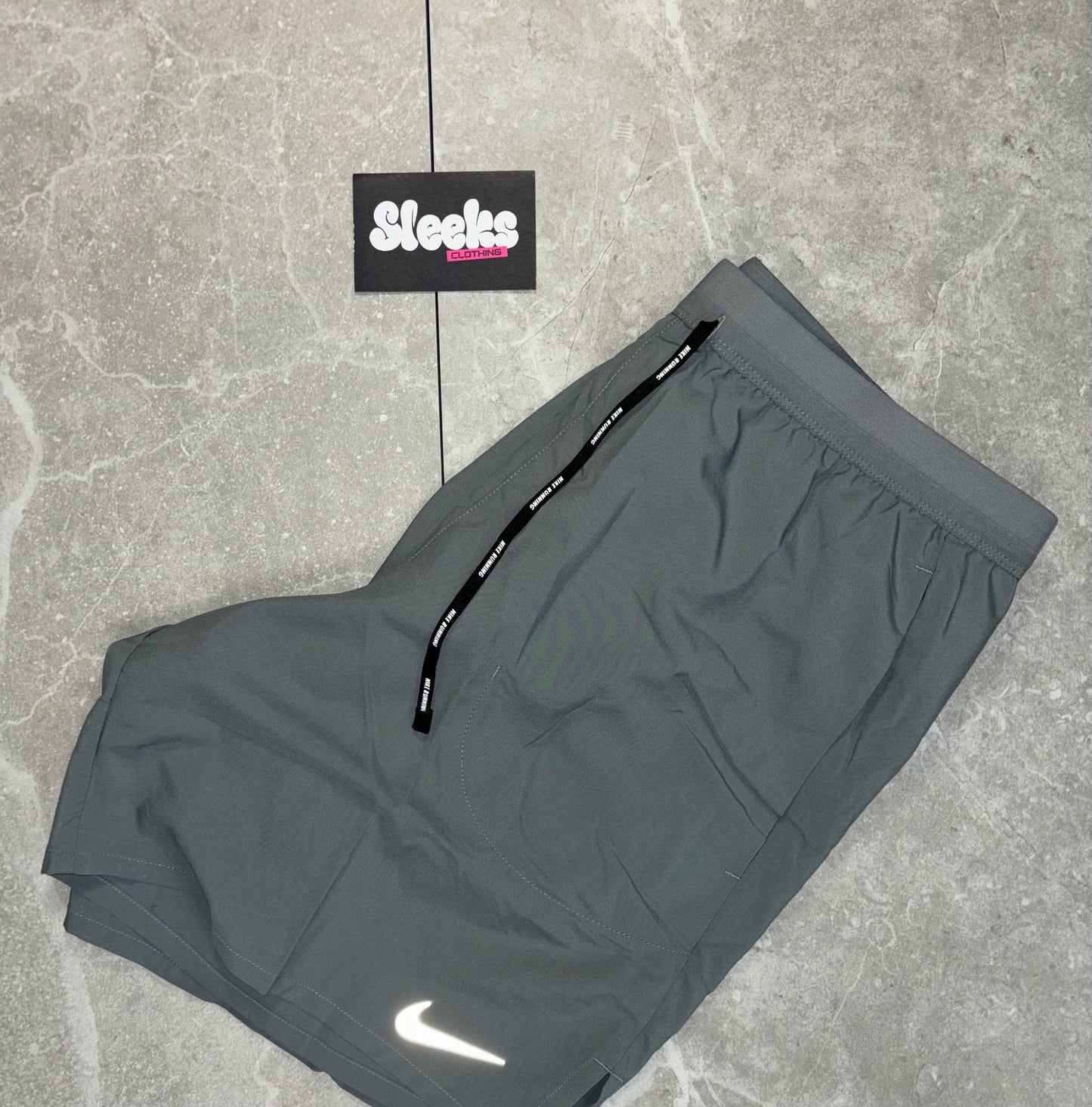 Nike Stride Shorts Grey