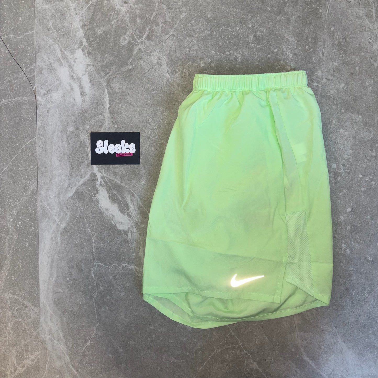 Nike Challenger Shorts Vapour Green