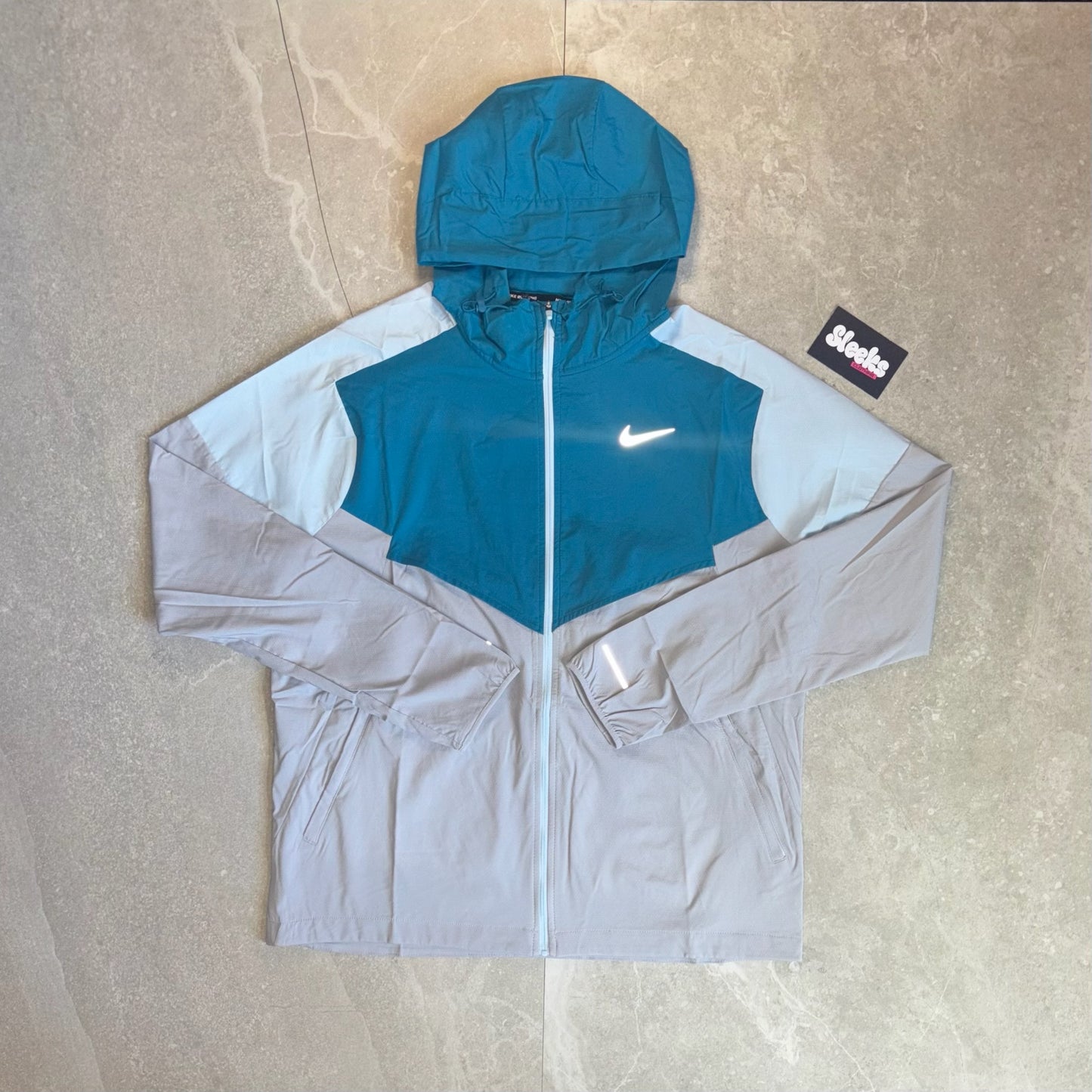 Nike Impossibly Light Windrunner Green Abyss/Wolf Grey