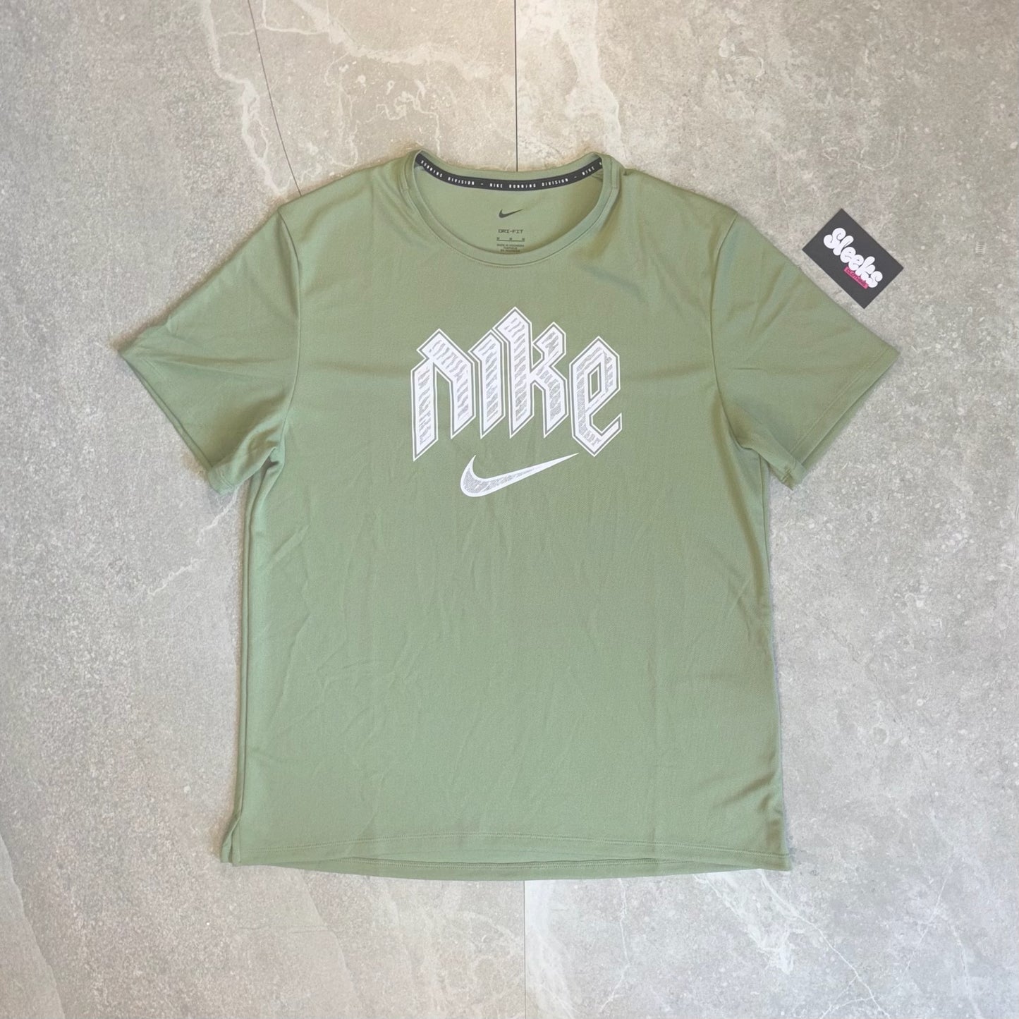 Nike Run DVSN Tee Oil Green
